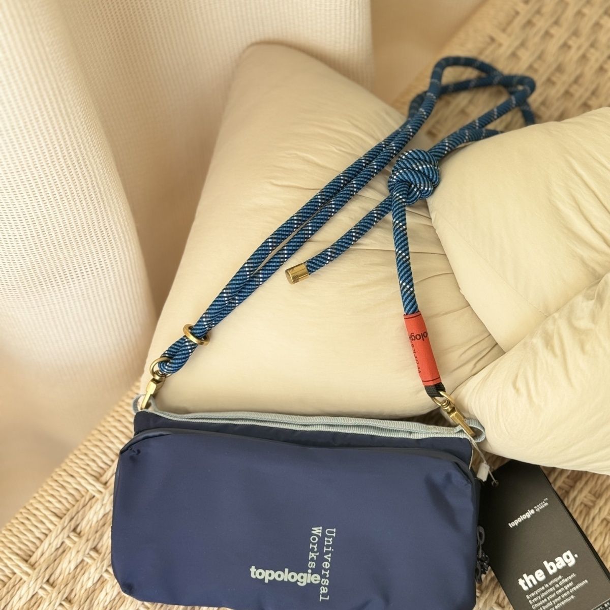 New Outdoor Commuter Water Bot - Luxury Bags Sling 评论和价格