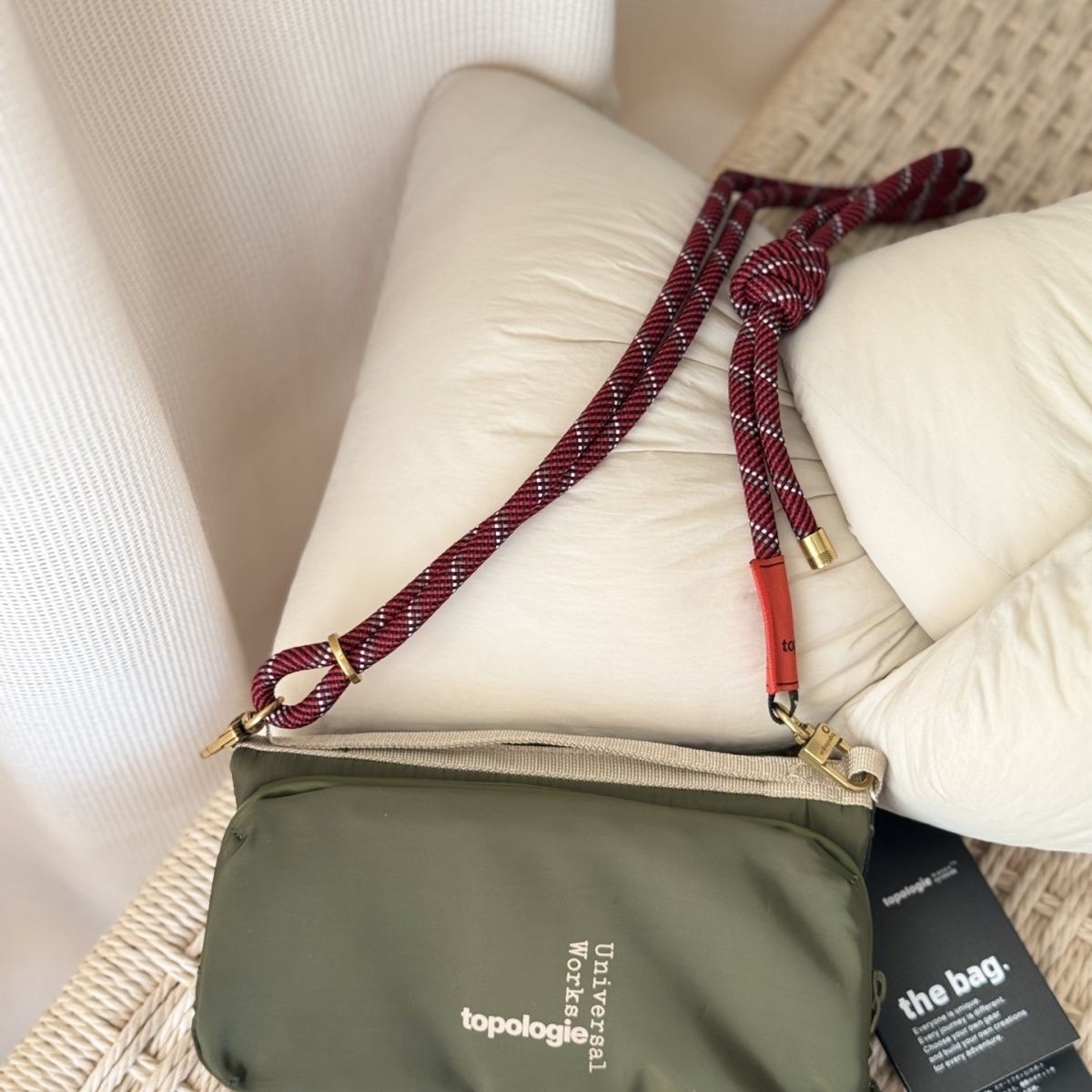 New Outdoor Commuter Water Bot - Luxury Bags Sling 评论和价格